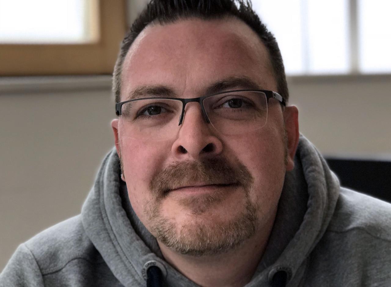 Schreinermeister Mike Schenk in seiner Werkstatt